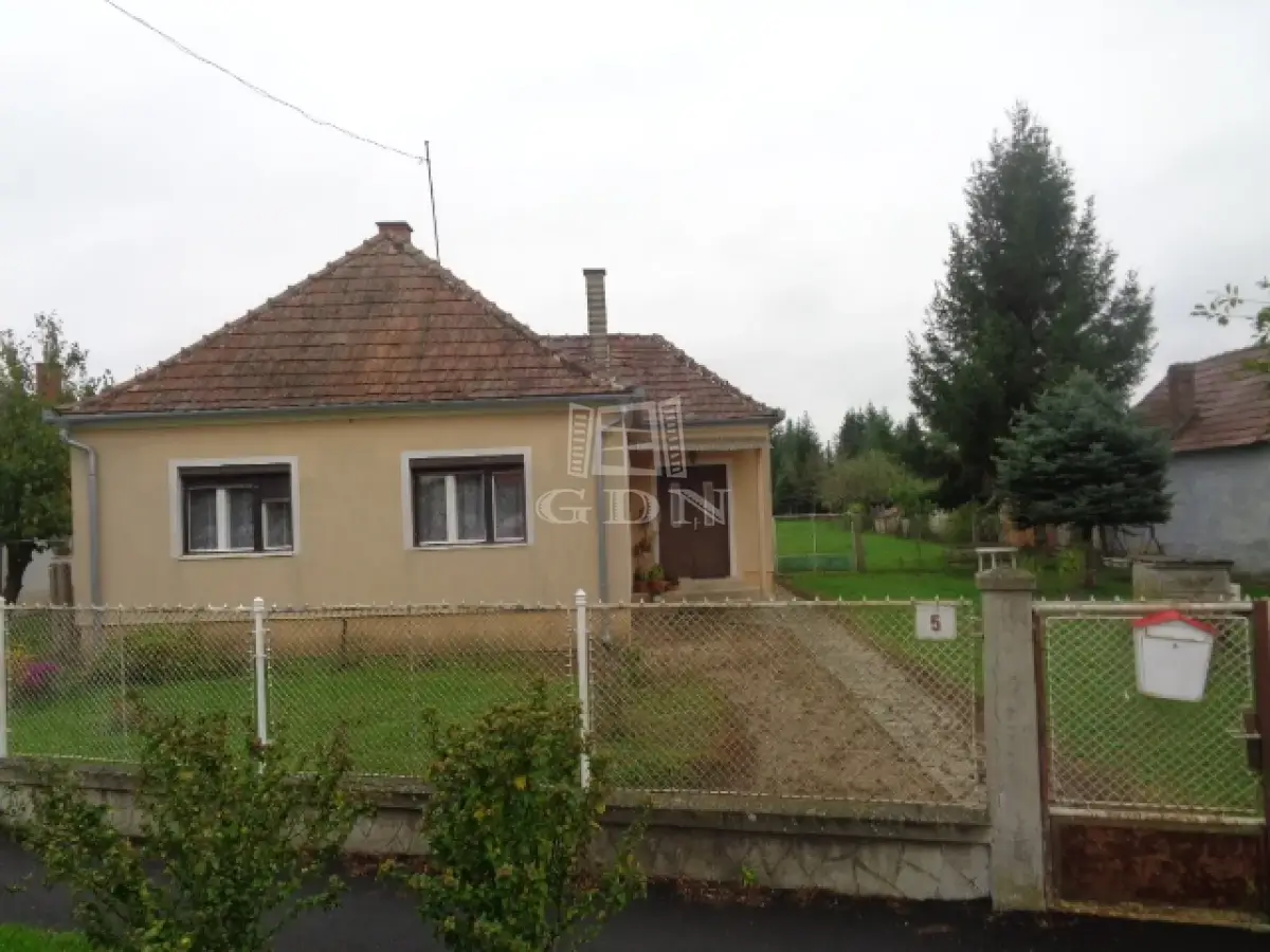 Eladó Családi ház Magyarszecsőd - Fő utca